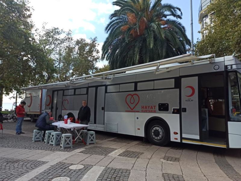 Kızılay Mobil Kan Toplama Aracı Erdek’te 