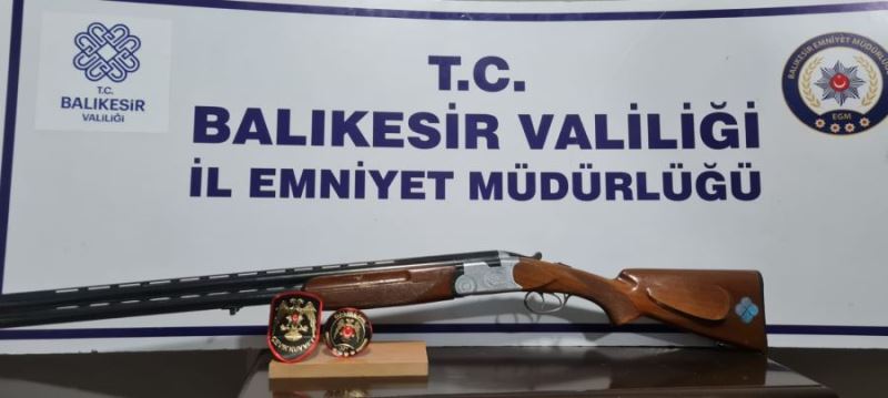 Çok sayıda ruhsatsız silah ve uyuşturucu madde yakalandı