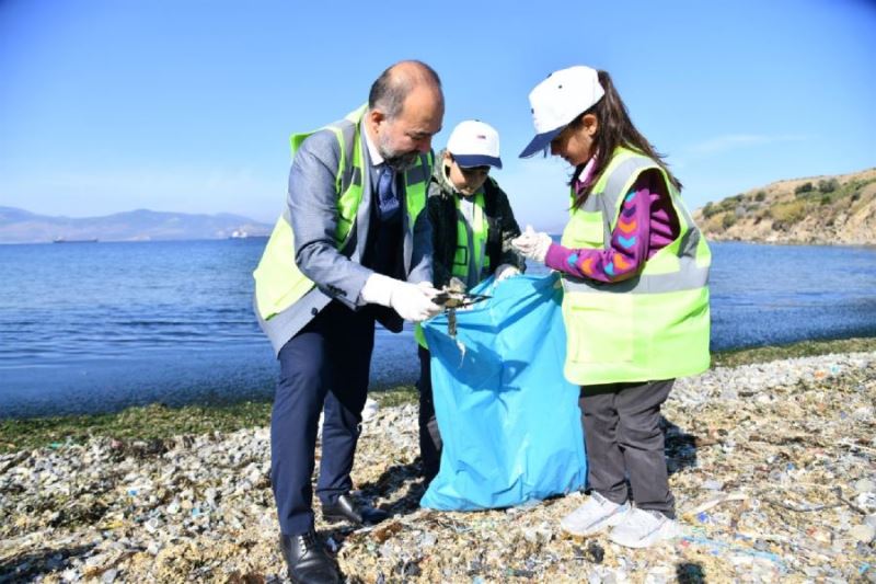 Çevreci minik eller Livatya Sahili’ni temizledi 