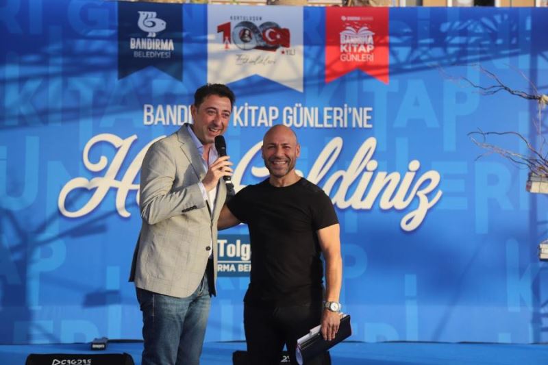 Şair Tazeoğlu: “Kitaplar bizim aynamızdır”