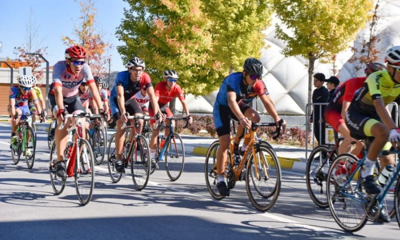 Çok sayıda sporcu Cumhuriyet için pedal çevirdi 