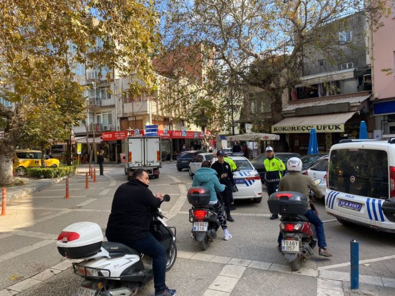 Erdek’te motosiklet sürücüleri denetlendi 