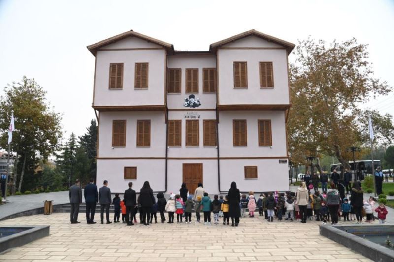 Karesi Atatürk Evi 10 Kasım’da ziyaretçi akınına uğradı 