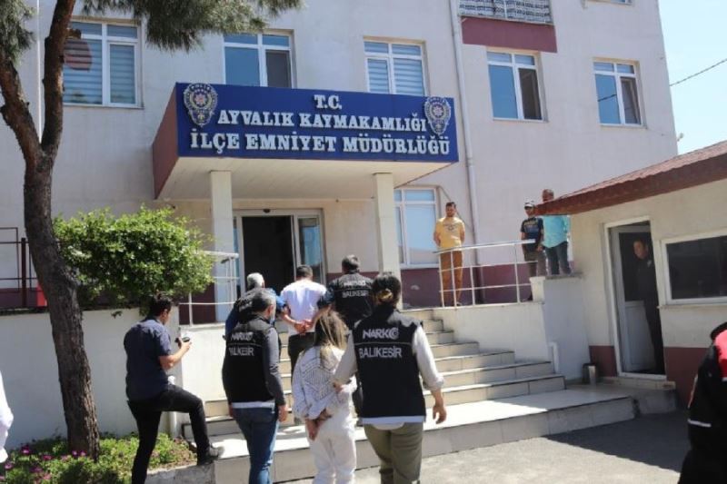 Ayvalık polisi  zehir tacirlerine göz açtırmıyor 