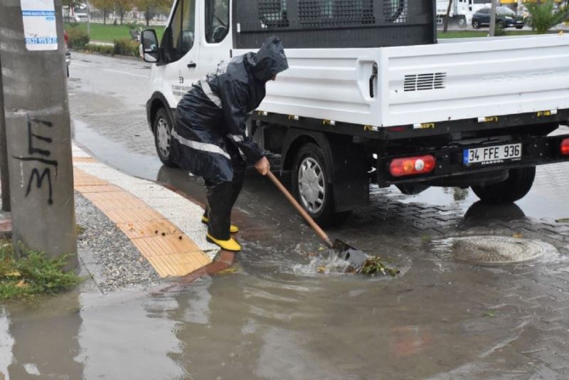 Edremit Belediyesi sorunsuz bir alt yapı için 7/24 çalışıyor 