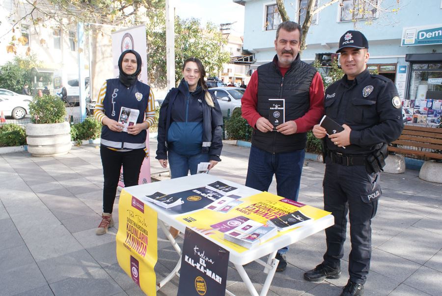 Polisten kadınlara şiddete karşı uyarı broşürü 