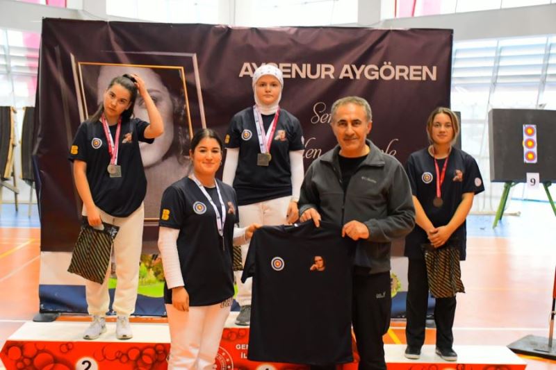 Oklar, Milli sporcu Ayşenur Aygören anısına atıldı 