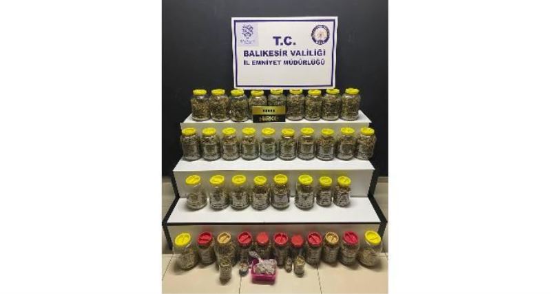 Yakalanan uyuşturucu taciri çıkarıldığı mahkemece tutuklandı 