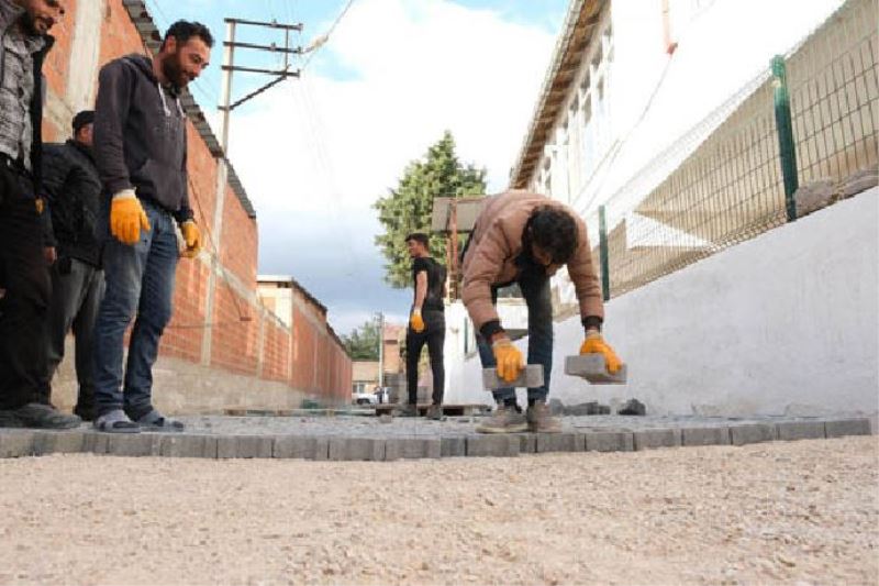 Altıeylül sokakları halı gibi işleniyor 