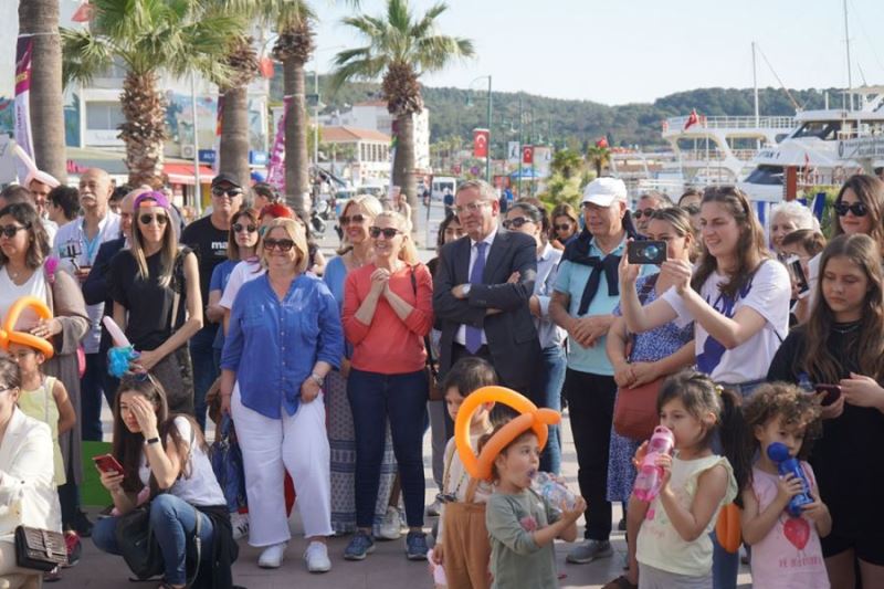 Uluslararası Ayvalık Tiyatro Festivali perdelerini açtı 