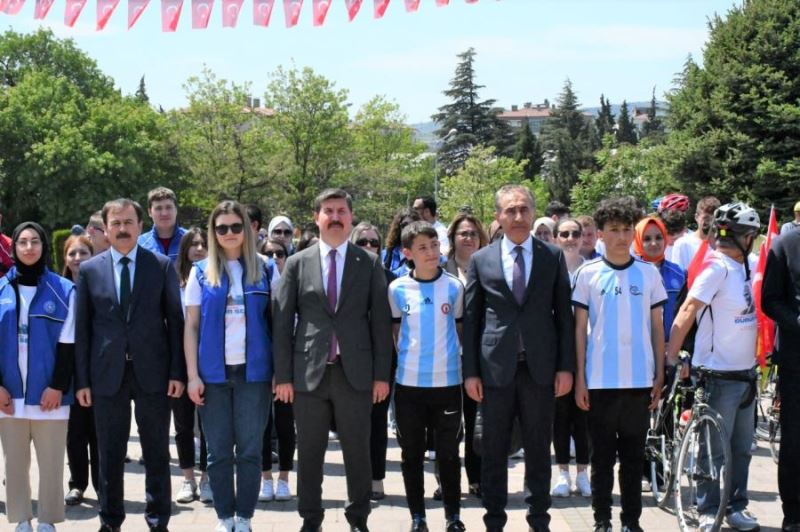 Balıkesir’de Gençlik Haftası çelenk sunum töreniyle başladı 