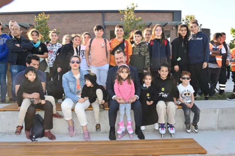 Skate Park’ta gençler hünerlerini sergiledi 