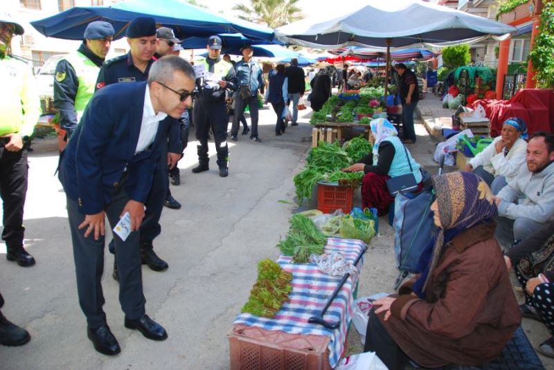 Kaymakam Atasoy Cumartesi Pazarı’nı ziyaret etti 