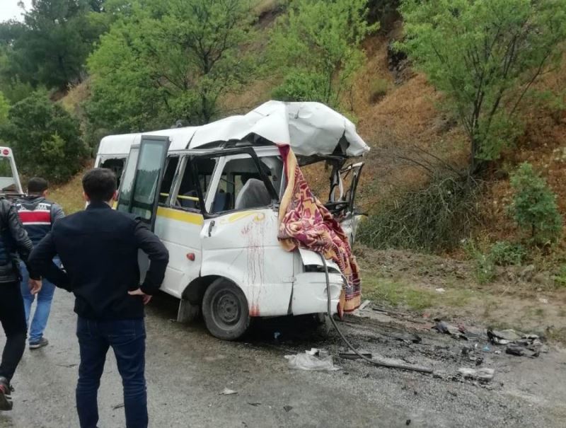 Dursunbey yolunda acı kaza 