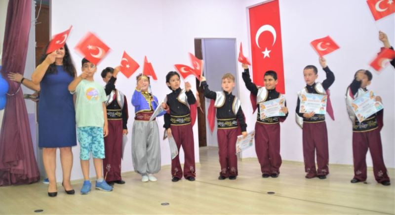 Bandırma Cumhuriyet İlkokulu’nda başarılı yılsonu gösterisi