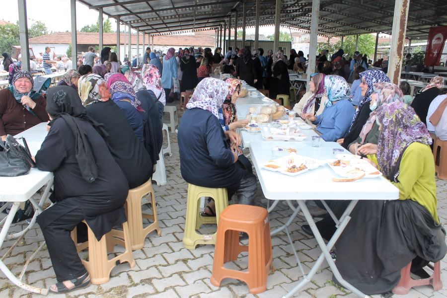 47 yıldır mahalle hayrı geleneklerini sürdürüyorlar 