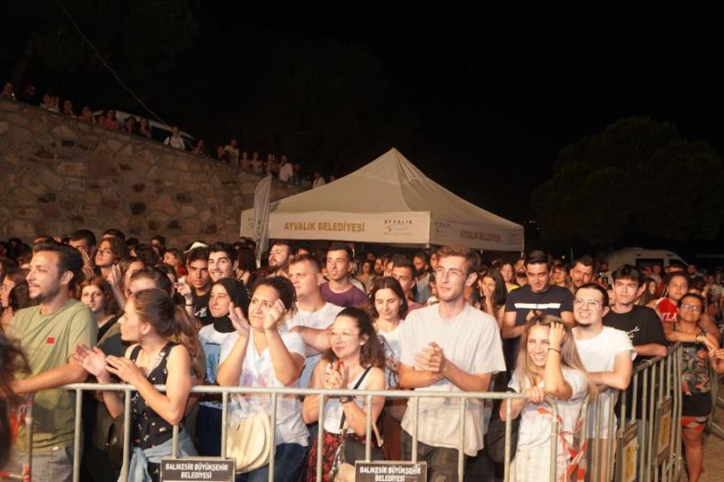 Ayvalık’ta Tiyatro Festivali törenle başladı 