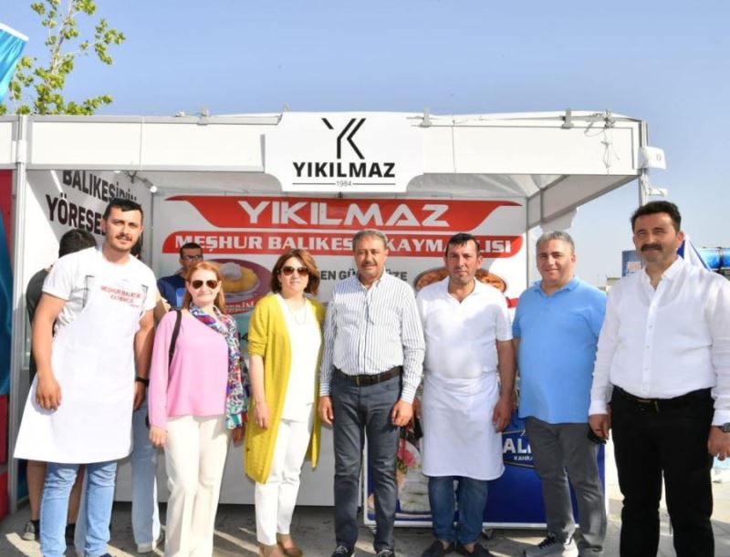 Festivale katılanlar tatlı yediler tatlı konuştular 