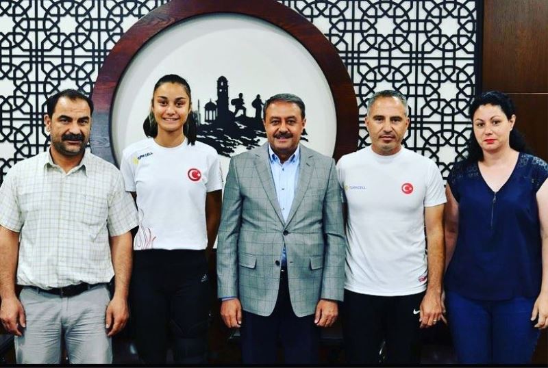 Vali Şıldak, Milli sporcumuz Aleyna Karaca’yı ağırladı 