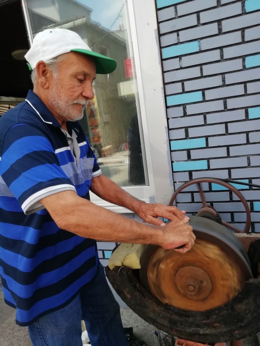 Bıçak bileyicilerinin yoğun bayram mesaisi 