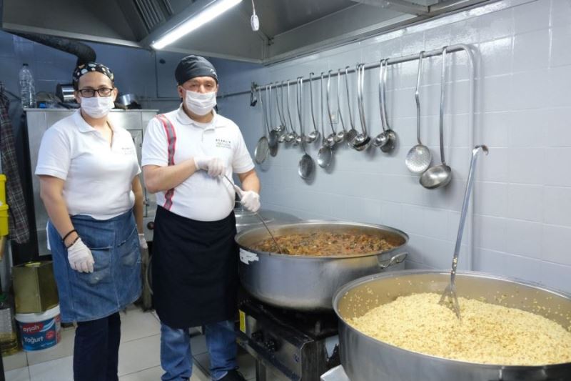 Ayvalık’ta paylaşmanın en güzel örneği yaşanıyor 