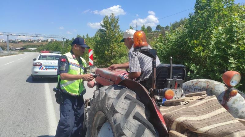 Balıkesir’de jandarma traktör denetimi yaptı