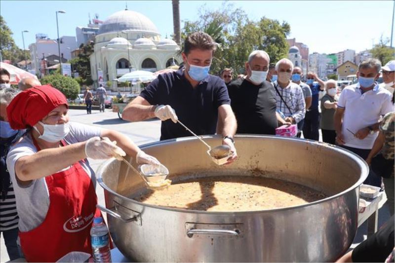 Bandırma Belediyesi’den Aşure ikramı