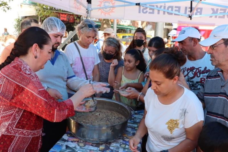 CHP’den Aşure ikramı 