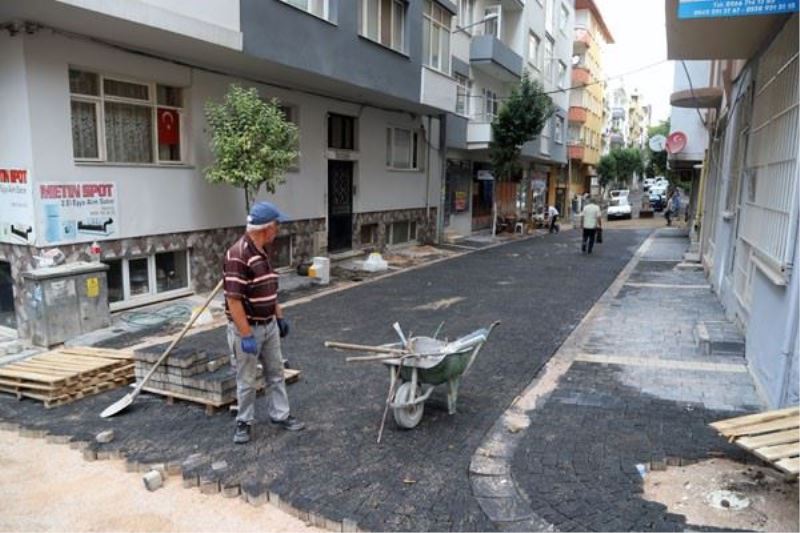 Bandırma’da park yenileme çalışmaları devam ediyor 