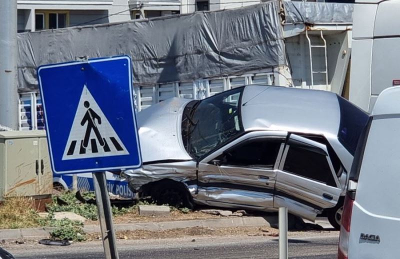 Bandırma Eğitim ve Araştırma Hastanesi kavşağında kaza: 1 yaralı 