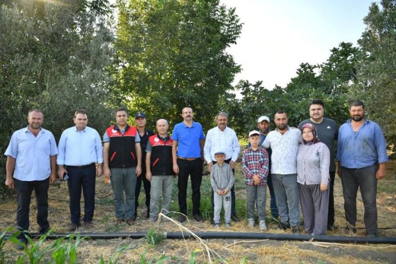 Vali Şıldak üretici ve esnafla bir arada 