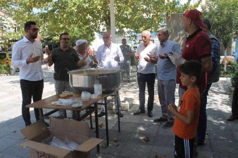 Manyas Muhtarlar Derneği’nden Aşure Hayrı 