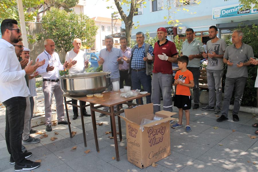 Muhtarlar Derneğinden Aşure Hayrı