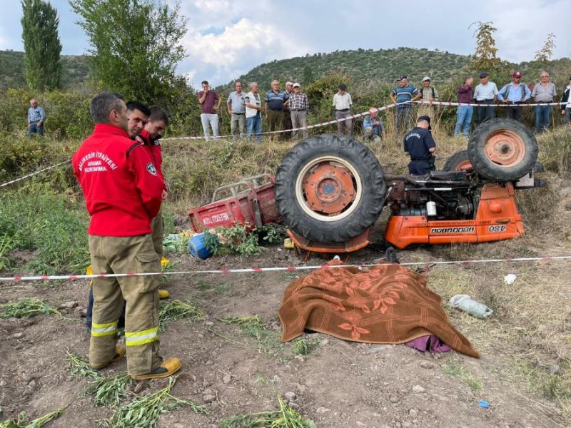 Traktör kazasında amca yeğen hayatını kaybetti 