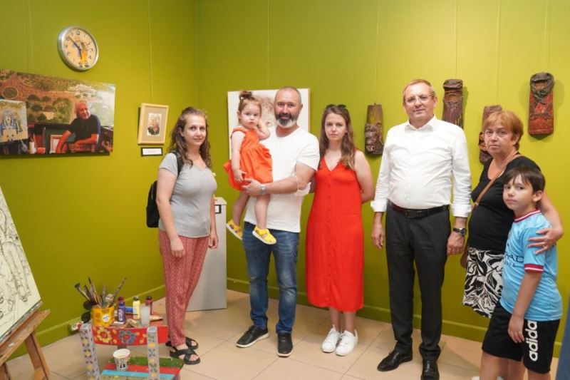 Ayvalık’ta Ressam Arif Buz anısına sergi açıldı 