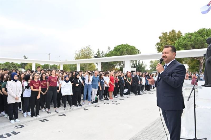 Başkan Yılmaz, öğrencileri ilk günlerinde yalnız bırakmadı