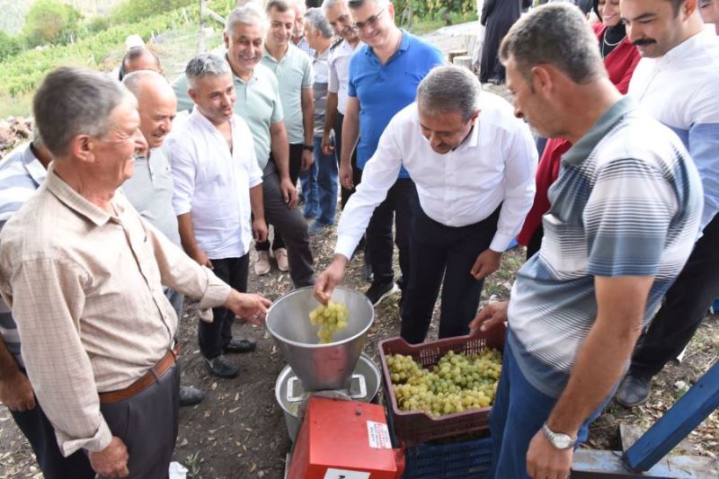 Vali Şıldak üzümün yolculuğuna tanıklık etti 