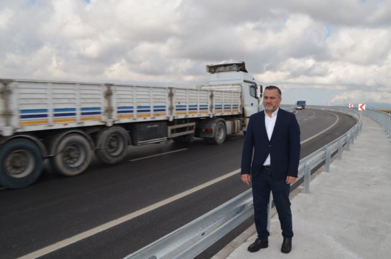 Bandırma’da köprülü kavşak çift yönlü trafiğe açıldı 