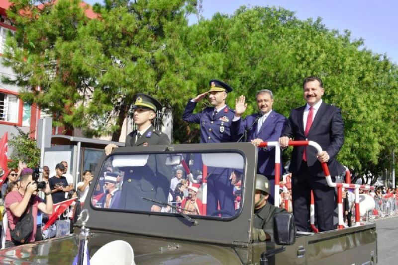 Balıkesir’de 100. gurur yılı coşkuyla kutlandı 