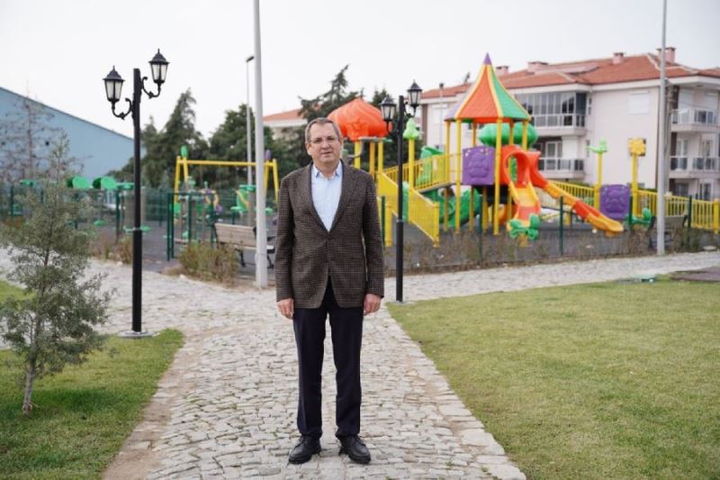 Ayvalık Belediyesi’nden  parklarda peyzaj çalışması 