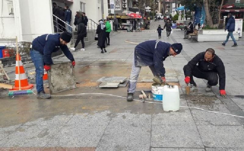 Bandırma Cumhuriyet Meydanı yine delik deşik! 