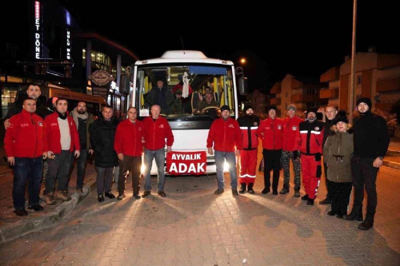 Ayvalık ADAK üyeleri deprem bölgesine koştu 