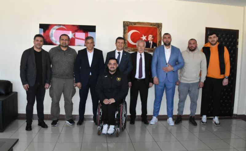 Tekerlekli Sandalye Basketbol Takımı’na Üniversiteden destek 