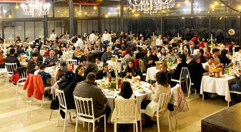 Kaymakam Atasoy, depremzede ailelerle birlikte iftar açtı 