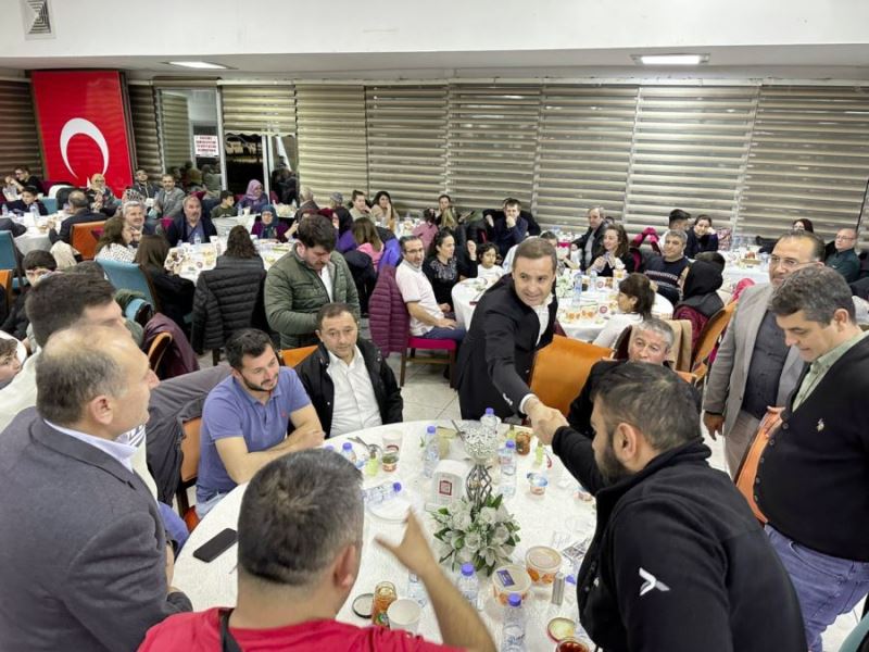 Akın, İzmir’de Balıkesirlilerle birlikte iftar yaptı 