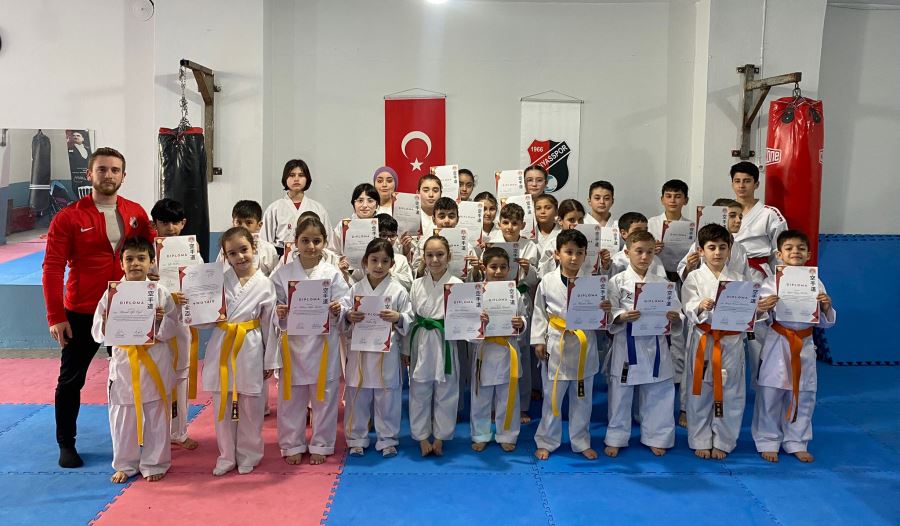 Karate kuşak sınavı yapıldı 