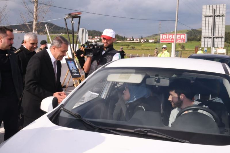 Vali Şıldak Trafik Denetiminde Kuralları Hatırlattı 