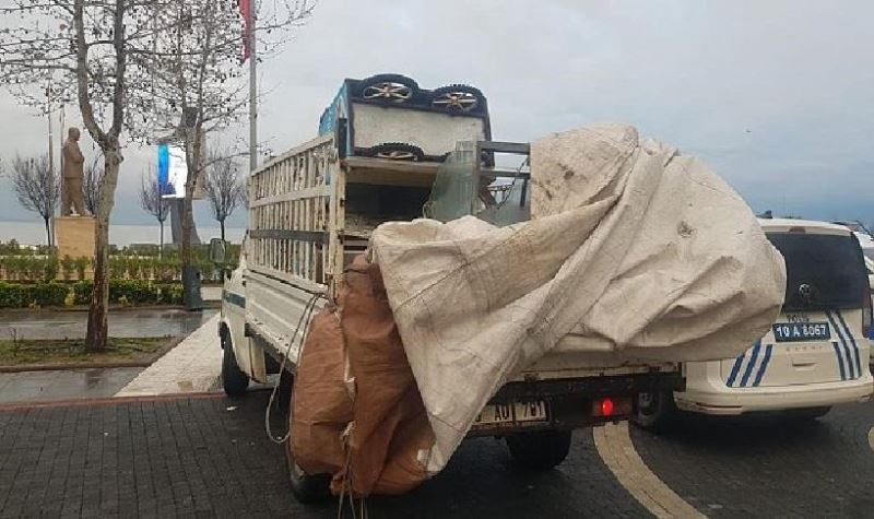 Midyeci esnafın ekmek teknesini çalan hırsızlık zanlıları yakalandı 