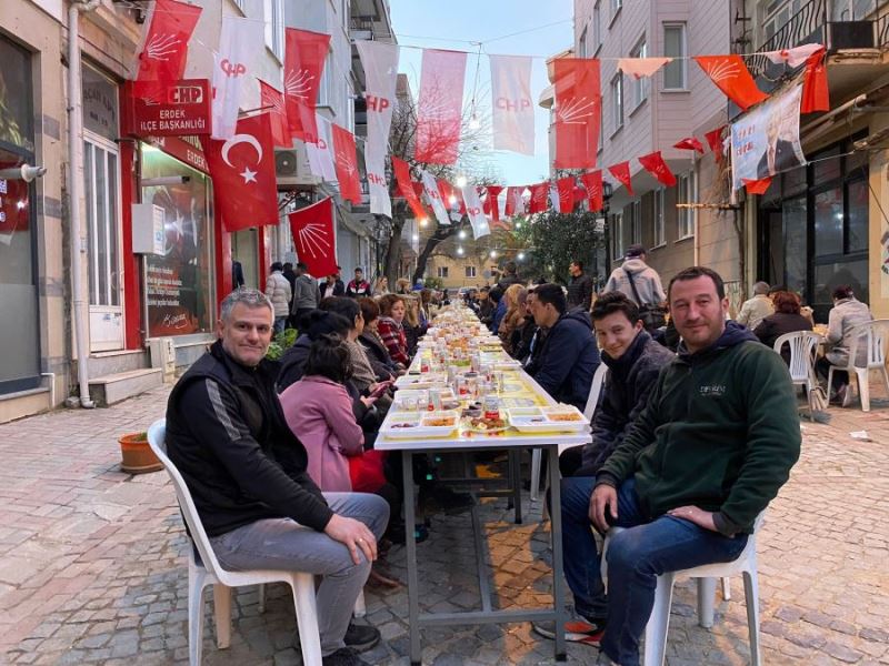 CHP Gençlik Kollarından iftar yemeği 