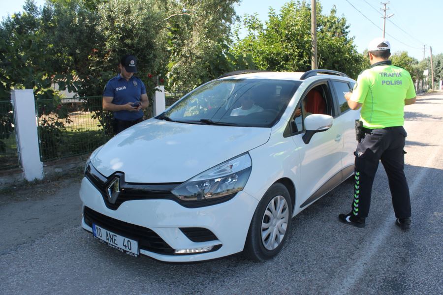 Manyas’ta polis ve jandarma ekiplerinden bayram denetimi 